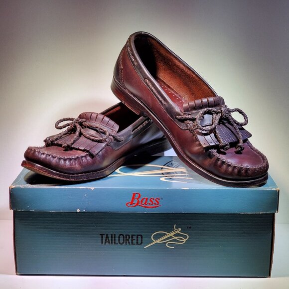 VINTAGEBASS WEEJUNS..ROBERT.. KILTIE WITH BOW STYLE TASSELS..RARE ITEM..1990'S